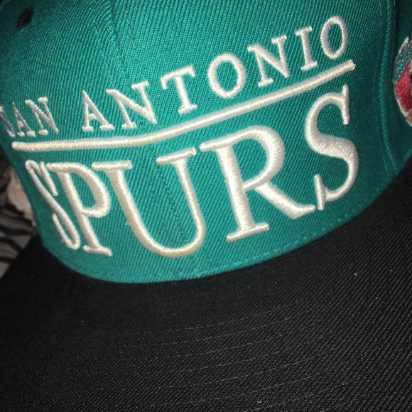 SnapBacks - Picture 4 of 8